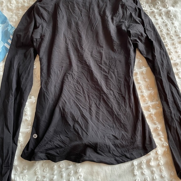 Lulu lemon long sleeve with rouching - Picture 3 of 3